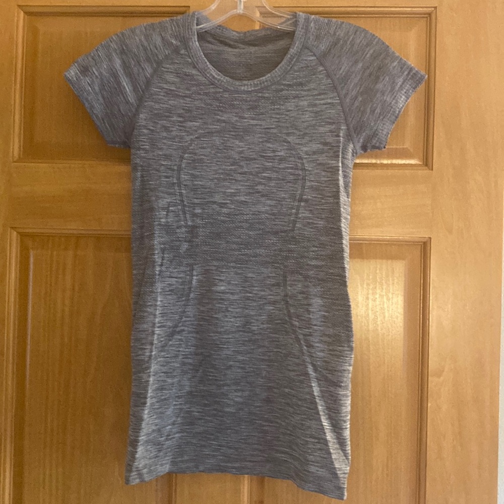 Short sleeve lulu lemon shirt